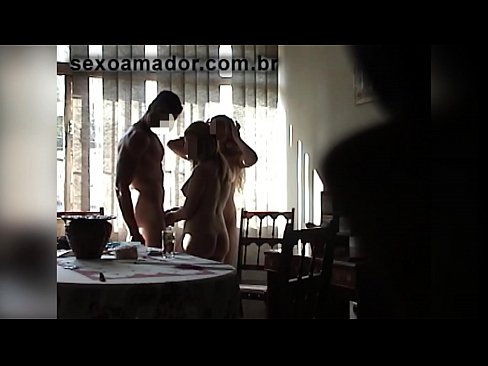 ❤️ Seksualni prijatelji pozivaju divovskog muškarca i trojku s njim ️ Seks video kod nas ❤