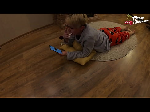 ❤️ Luda plavuša sisa ogroman kurac sisa i poskakuje na njemu - analni seks ️ Seks video kod nas ❤