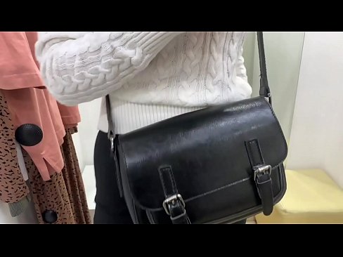 ❤️ Javna masturbacija mlade kujice FeralBerry s dildom u sobi za mjerenje ️ Seks video kod nas ❤